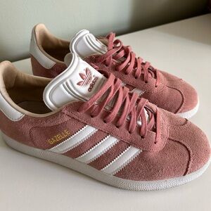 Gazelles barely worn